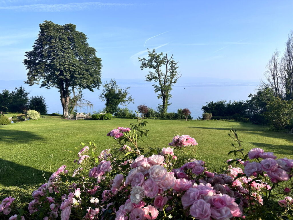 A Lakefront Garden of Colors - Domaine Les Cedres du Leman