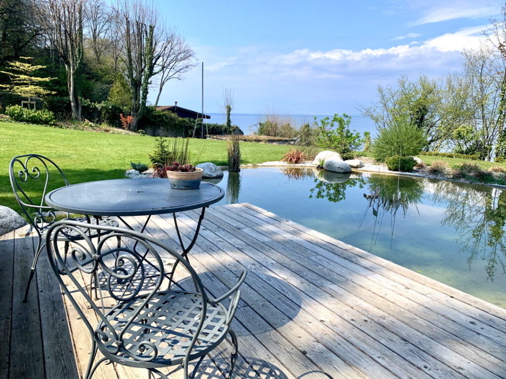 A Table for Two with a Lakeview – Domaine Les Cedres du Leman