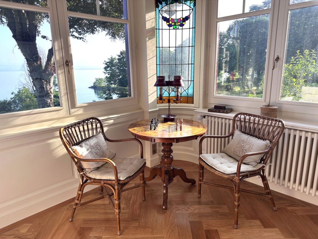 Chess Corner overlooking Lake Geneva - Domaine Les Cedres du Leman