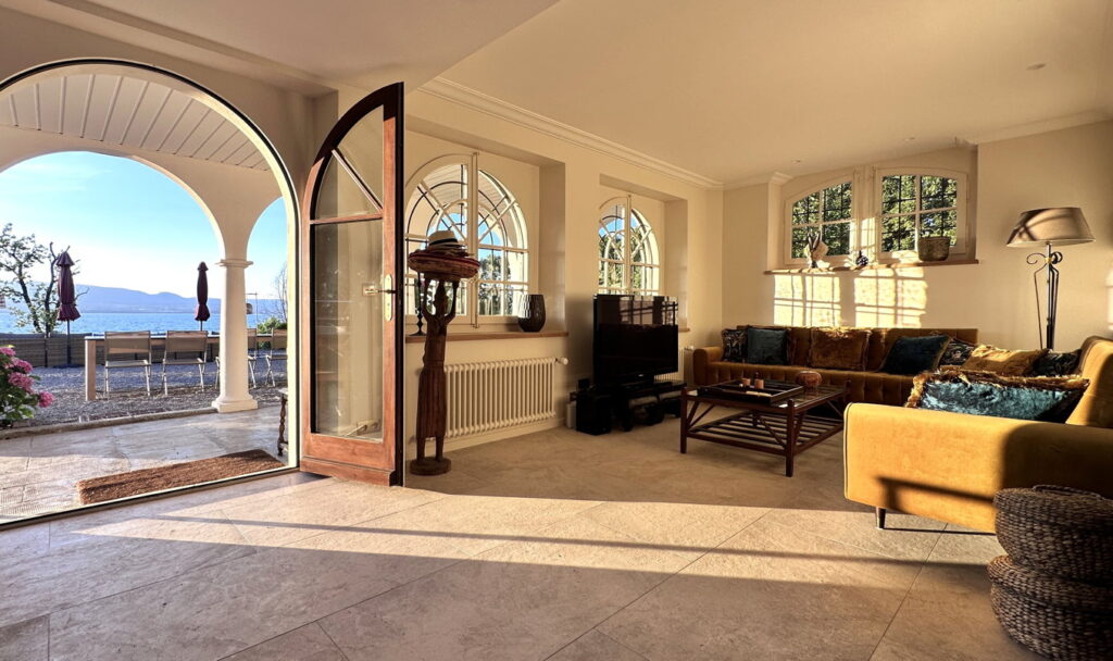 Garden level Living room with view on Lake Geneva - Domaine Les Cedres du Leman
