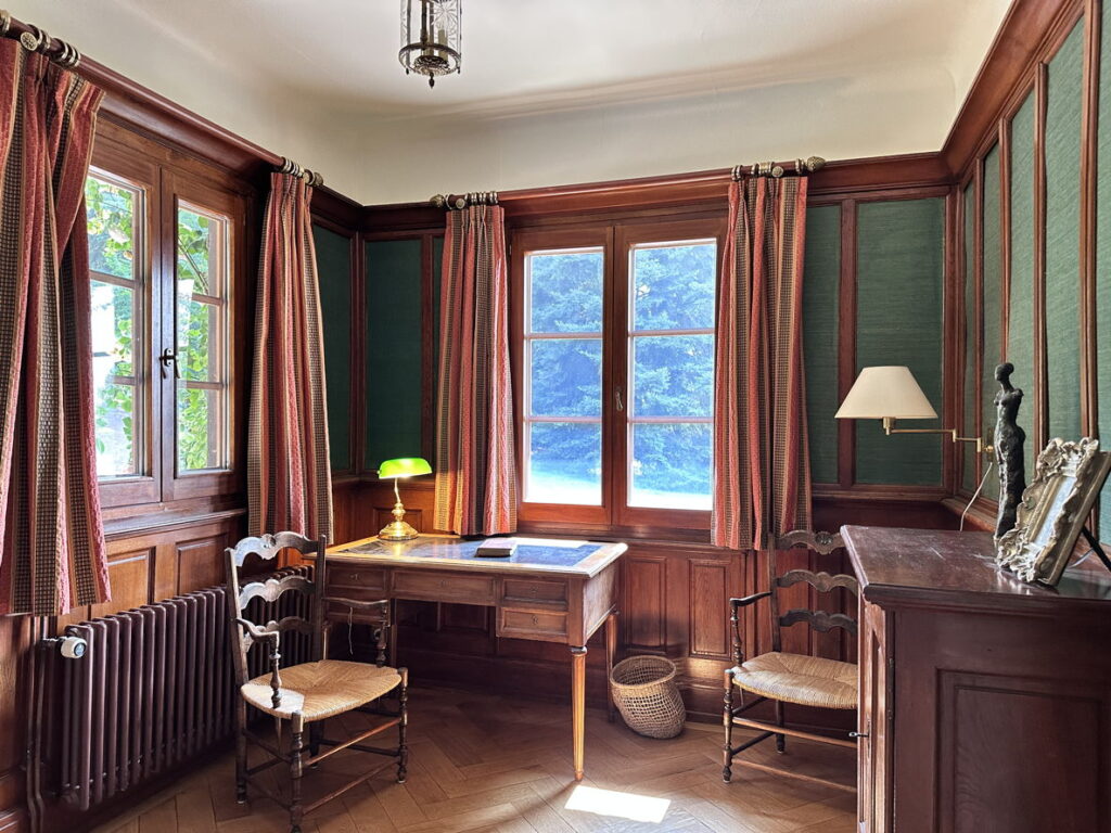 Handsome Wood-Panelled study - Domaine Les Cedres du Leman