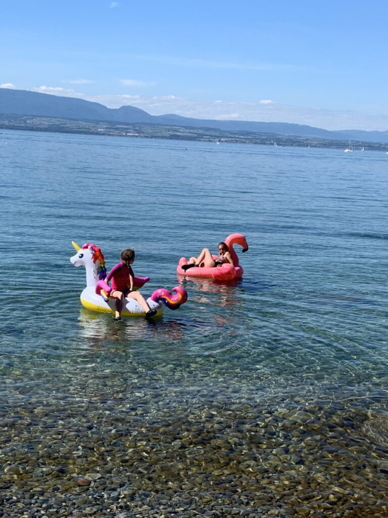 Kids playing on Lake Geneva - Domaine les Cedres du Leman