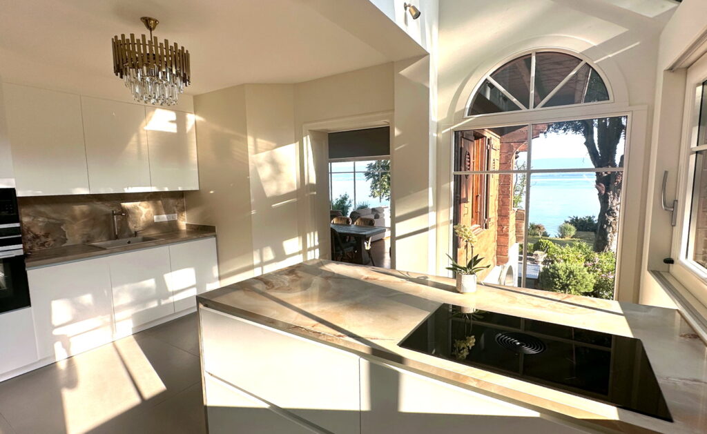 Kitchen with view on Lake Geneva and Garden - Domaine Les Cedres du Leman