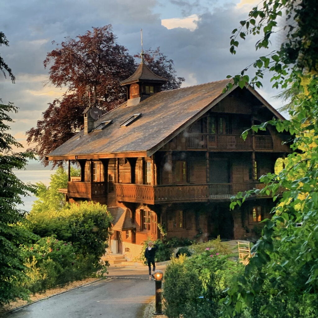 Luxury Lakeside Villa in Sunset- Domaine Les Cedres du Leman