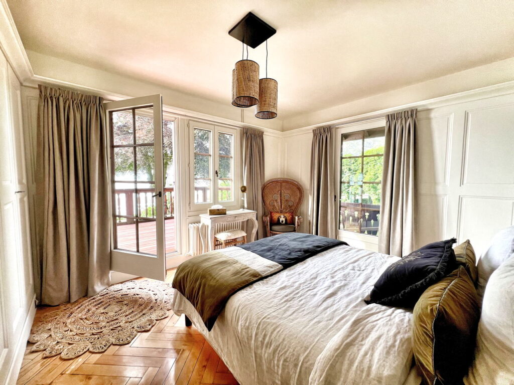 Master Suite with View on Lake Geneva - Domaine Les Cedres du Leman